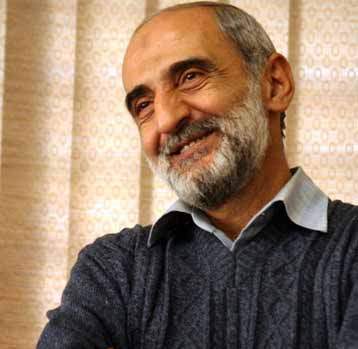 آقاي احمدي نژاد، خود را از محاصره حلقه انحرافي خارج كنيد